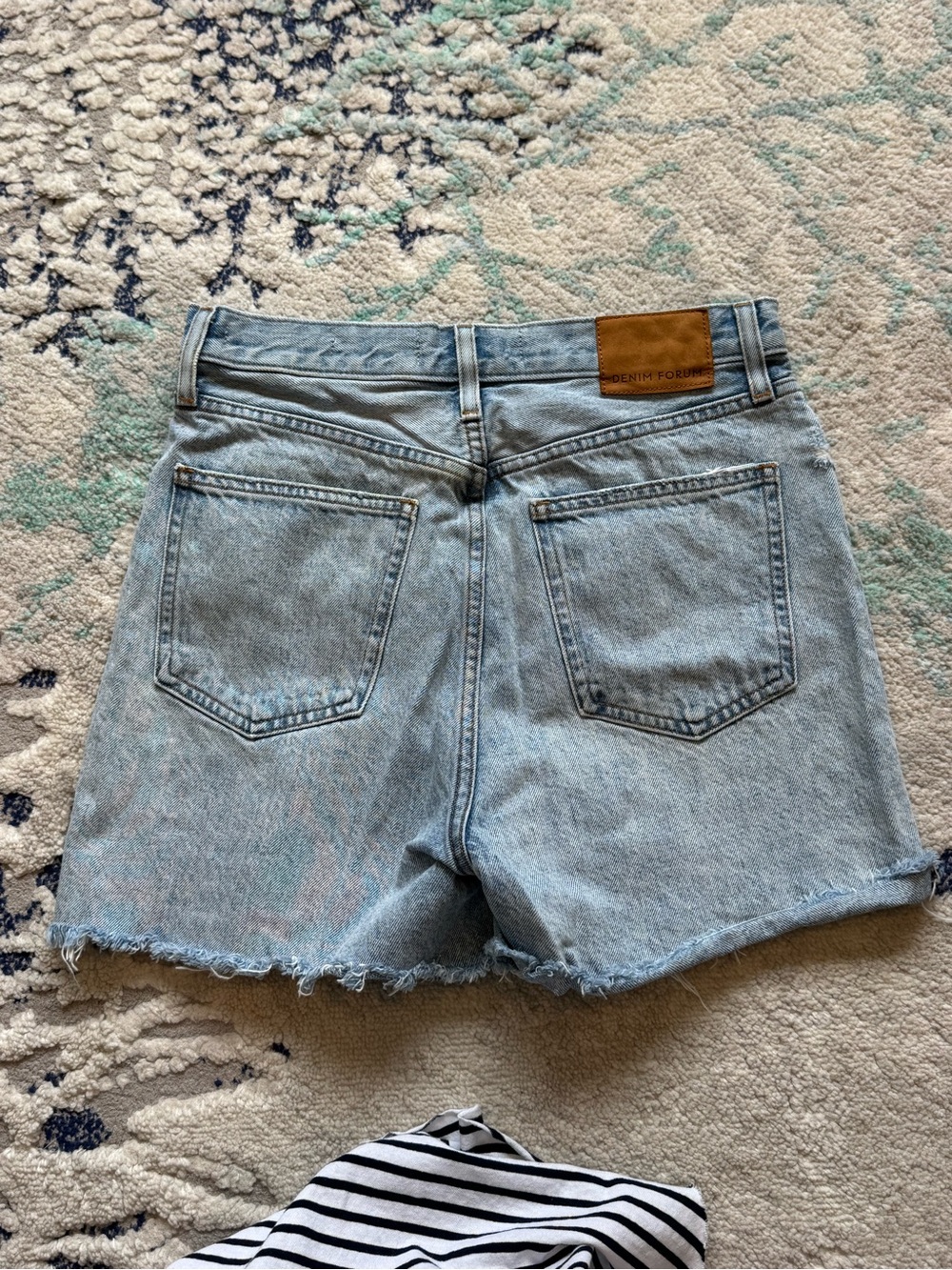Denim Forum The Yoko High Rise Mid Thigh Midi Denim Jean Short Size 27 / 4 EUC - Picture 4 of 11